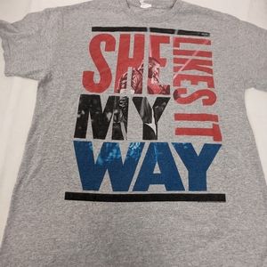 Usher URX She Likes It My Way 2015 Concert Tee Medium - Tour Locations on Back